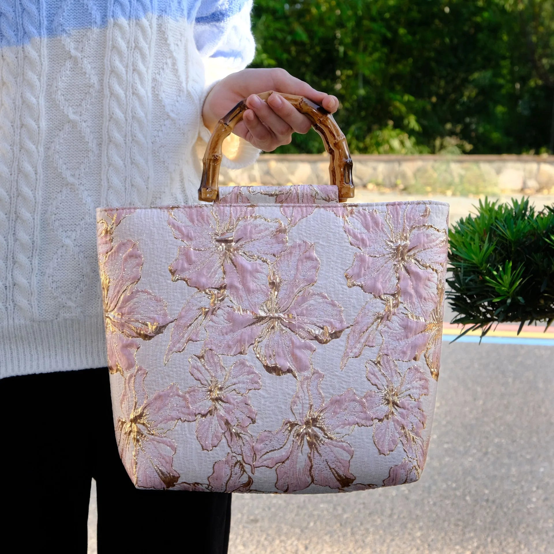 Light blue women's canvas shoulder bag with bronzing flower decorations measuring 30x30x10cm