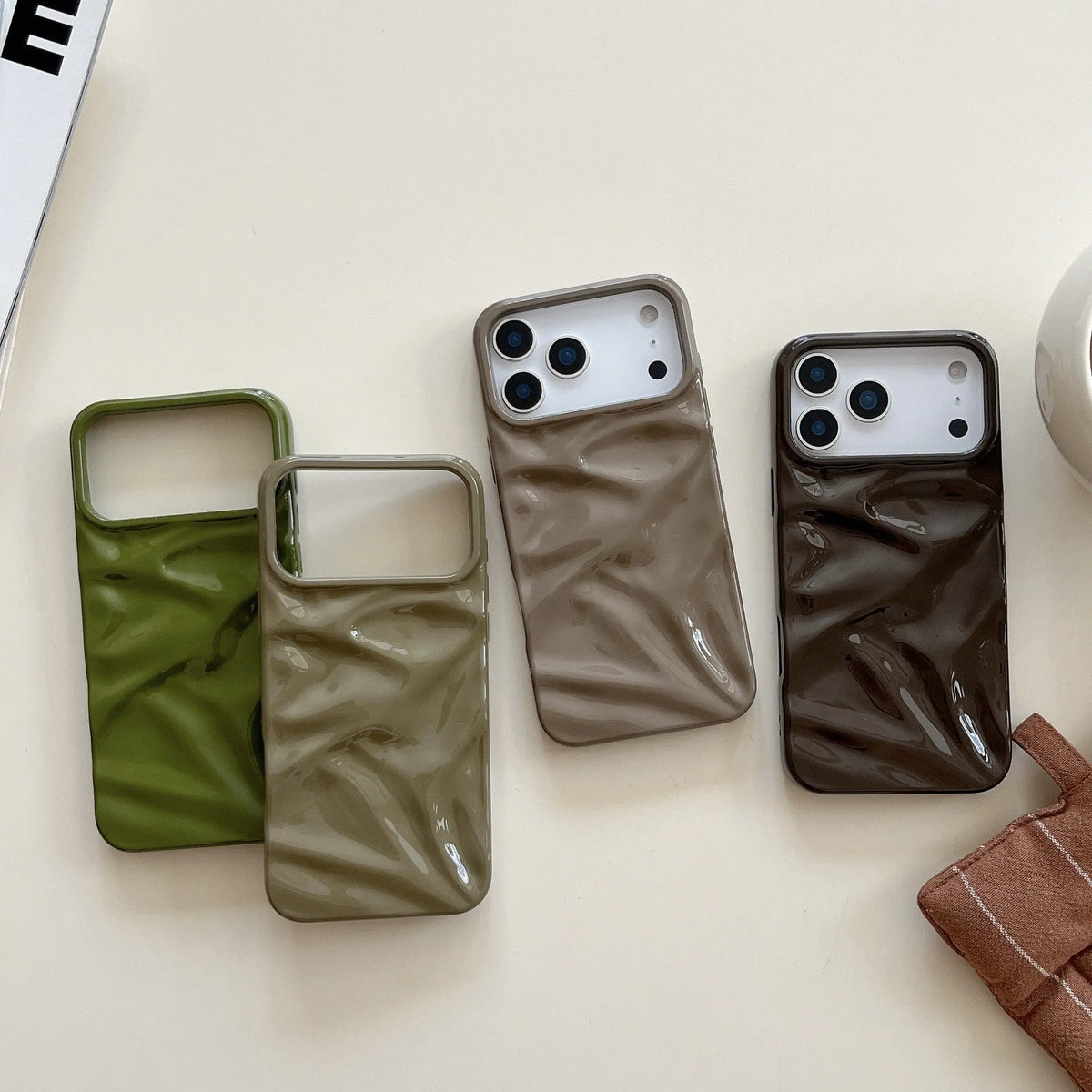 Three-dimensional pleated pattern TPU phone case in green for iPhone, anti-fall, anti-fingerprint, soft shell