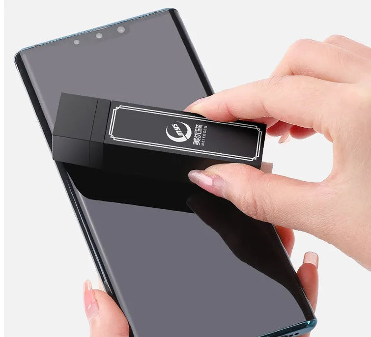 Pack of 40 disposable black mobile phone screen cleaner wipes for portable decontamination.