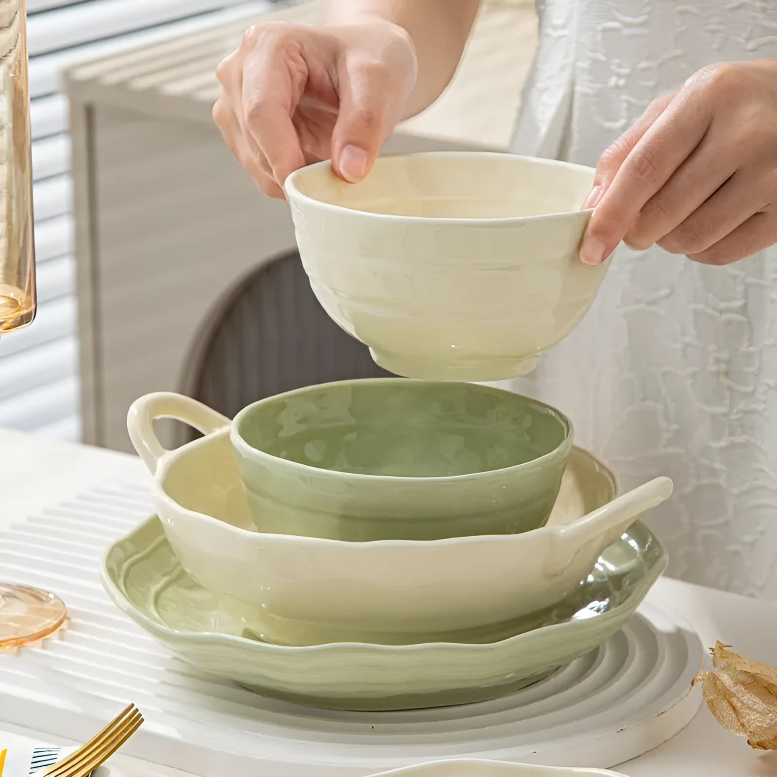 Seven-piece ceramic tableware set in solid colours with simple modern design