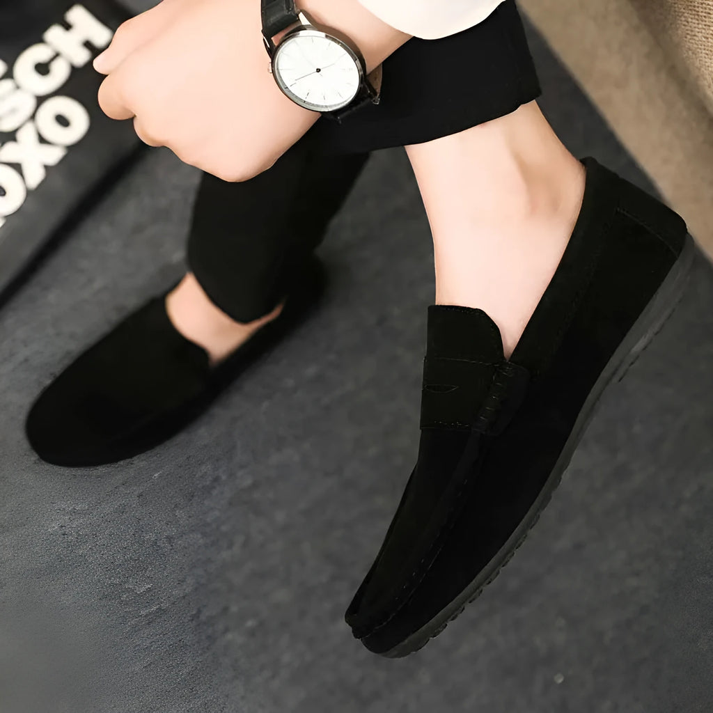 Men's black Gommino Korean fashion slip-on shoes with round toe and rubber sole