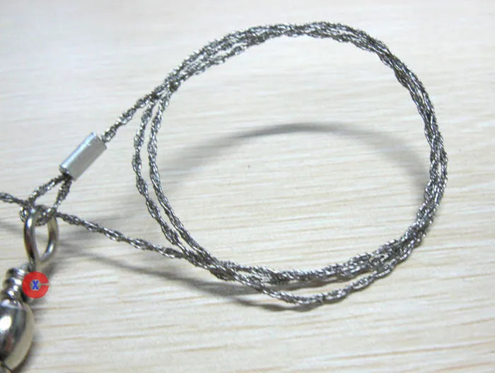 Stainless steel survival wire saw with pull rings, 55cm blade, total length 70cm.