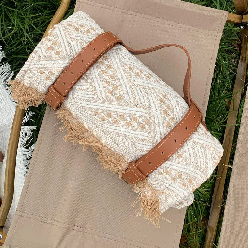 Knitted acrylic thickened checkerboard picnic mat with tassel edges and leather handle, khaki white colour, 130x180 cm