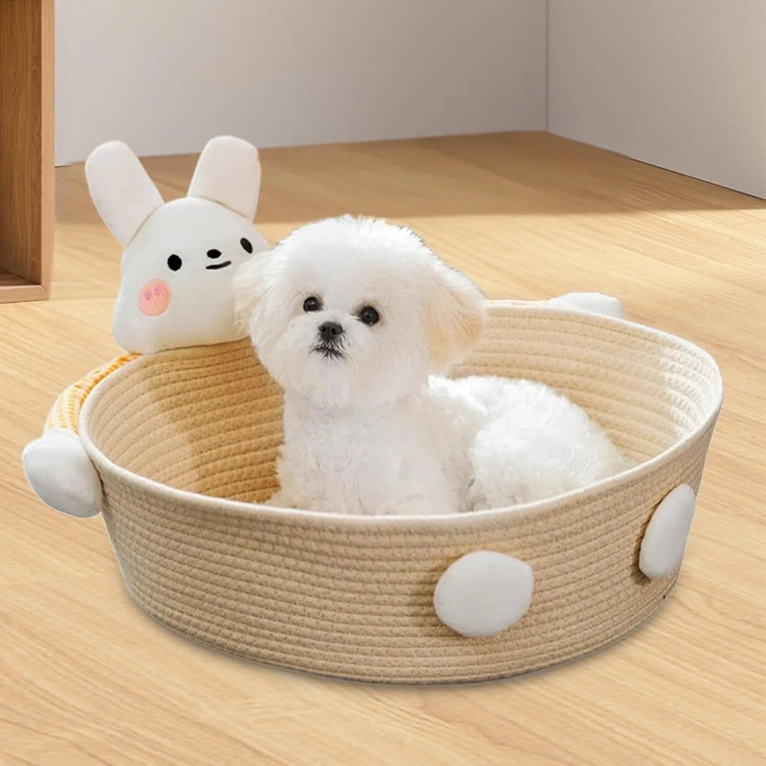 Woven cotton rope cat bed basket with integrated scratching surface in bear design
