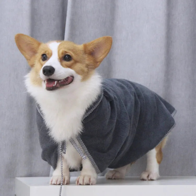 Ultra fine fibre pet towel for dogs and cats in grey and green, shown in small, medium, and large sizes.