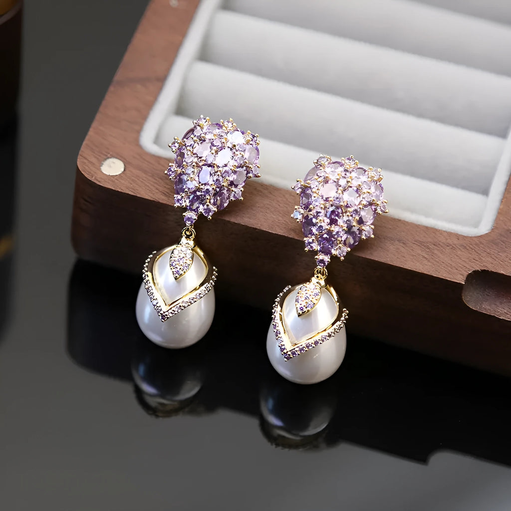 Women's drop-shaped pearl earrings with zircon stones and 18K gold finish
