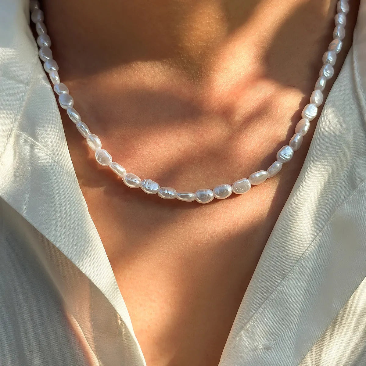 Men's white imitation pearl necklace with U-shaped clavicle pendant on adjustable 41-50cm pearl chain
