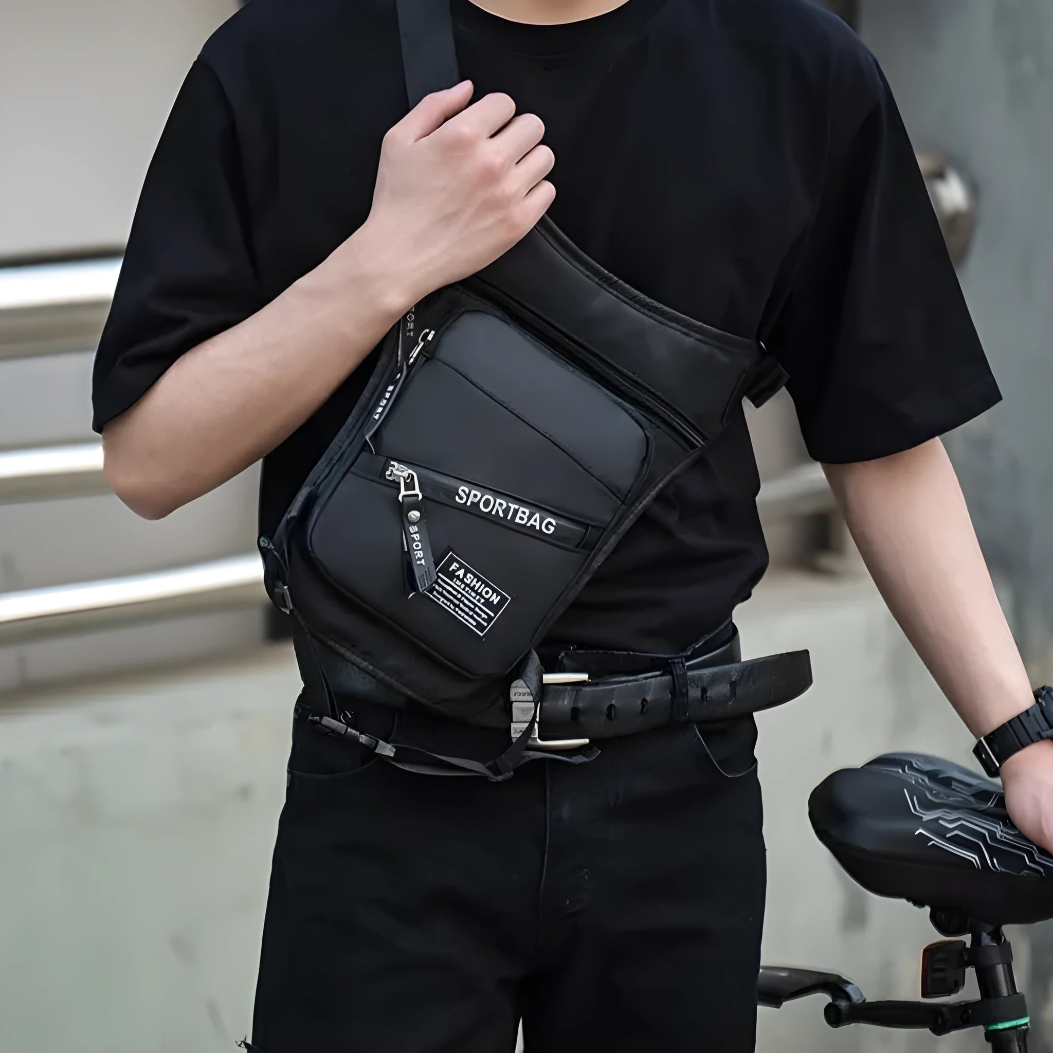 Men's outdoor cycling leg bag in waterproof nylon with crossbody strap