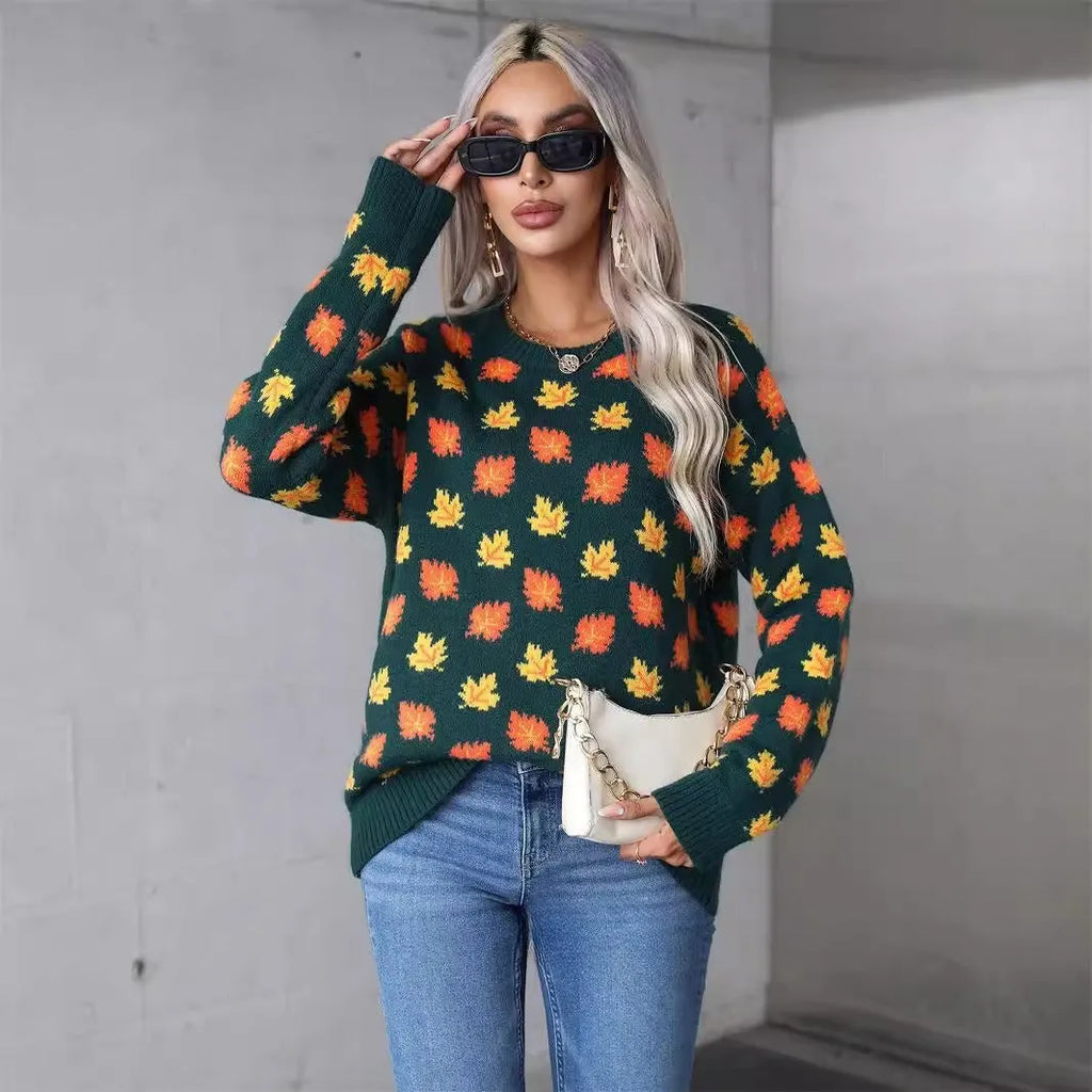 Maple leaf design Christmas sweater in beige or dark green with loose fit and round neck