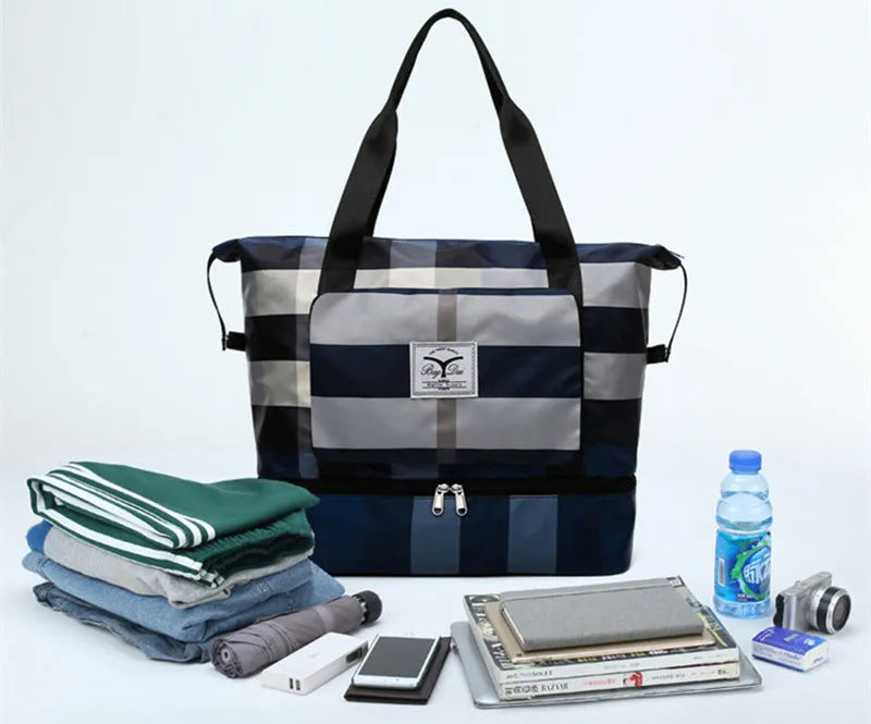 Foldable travel duffel bag in black Oxford cloth with dry wet separation and shoe compartment, 20-35L capacity.