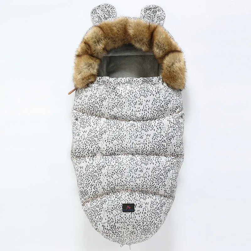 Dismountable baby stroller sleeping bag in a silkworm cocoon style for ages 1-3.
