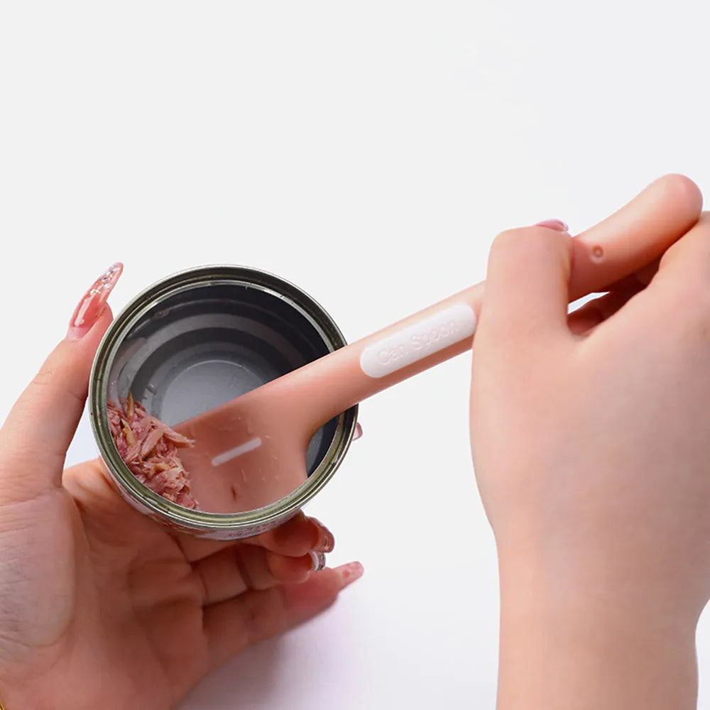 Long-handled pet feeding spoon for canned food with right-angle scraping edge