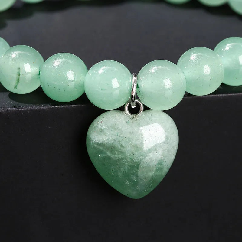 Natural stone love pendant bracelet for women with heart-shaped geometry, in various colours.