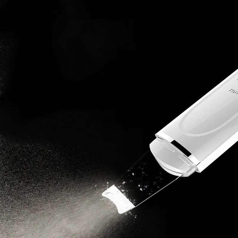 White ultrasonic peeling machine for facial cleansing with metal head