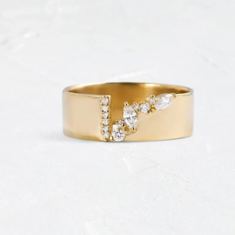 Gold electroplated copper women's ring with shining zircon centrepiece