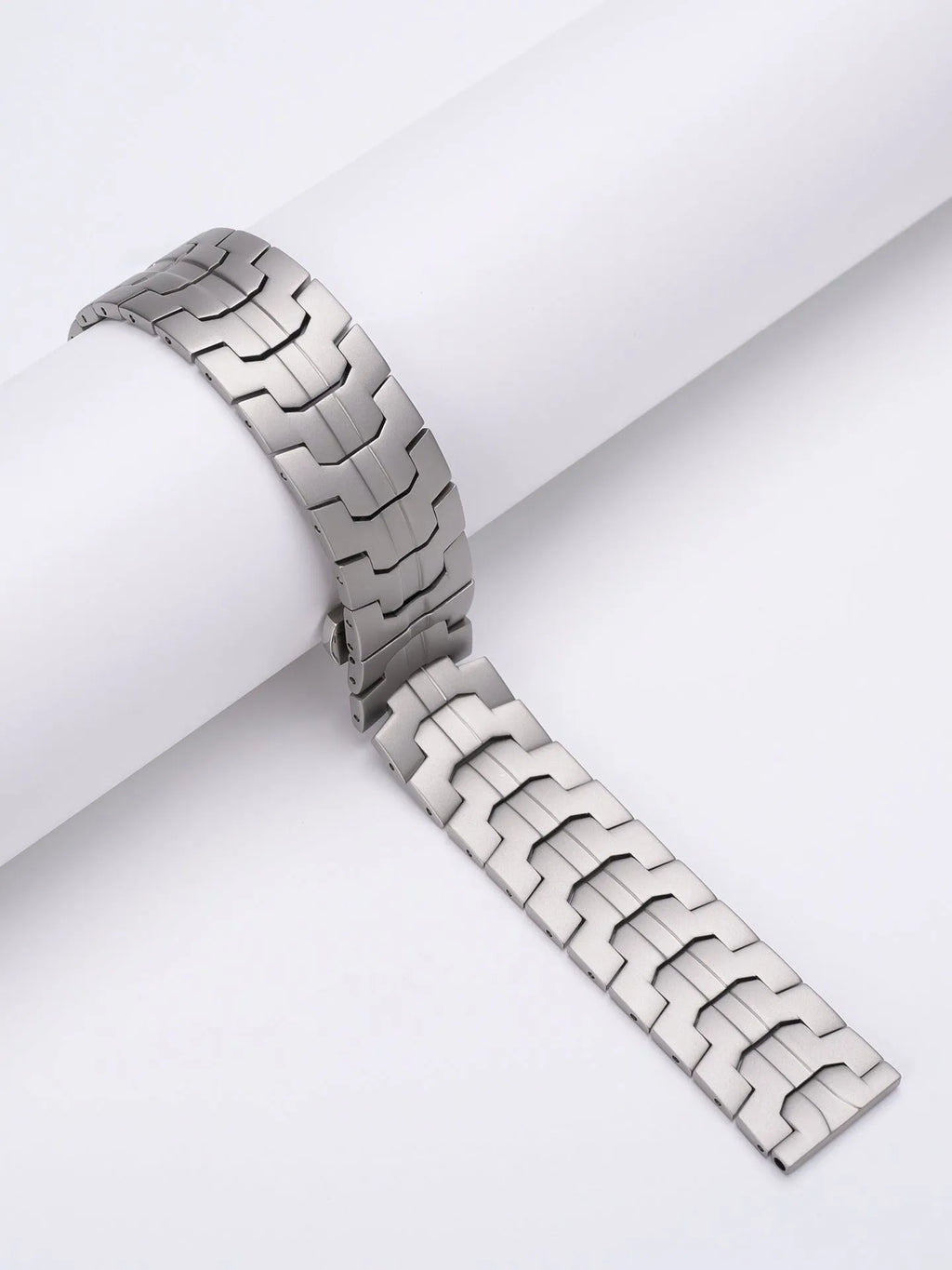 Stainless steel replacement watch strap for Samsung Galaxy Watch 7, 6, and 5 models.