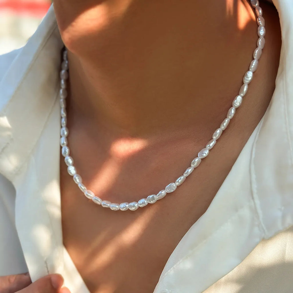 Men's white imitation pearl necklace with U-shaped clavicle pendant on adjustable 41-50cm pearl chain