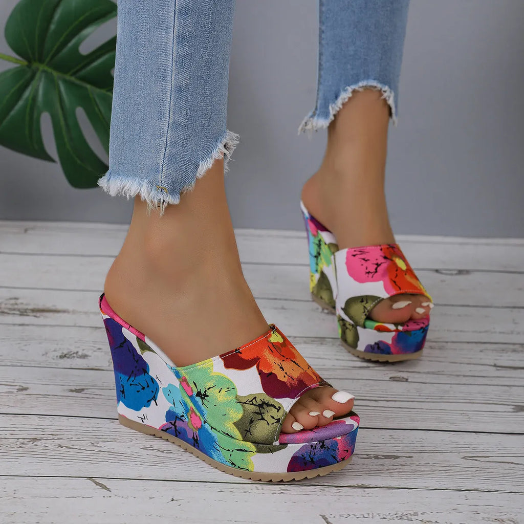 Closed-toe summer slippers with cloth upper, EVA sole and fish mouth toe holder, sizes 36-43