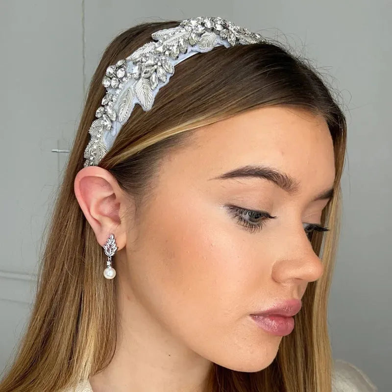 Geometric flower earrings with micro-inlaid zircon stones in gold, platinum and rose gold plating
