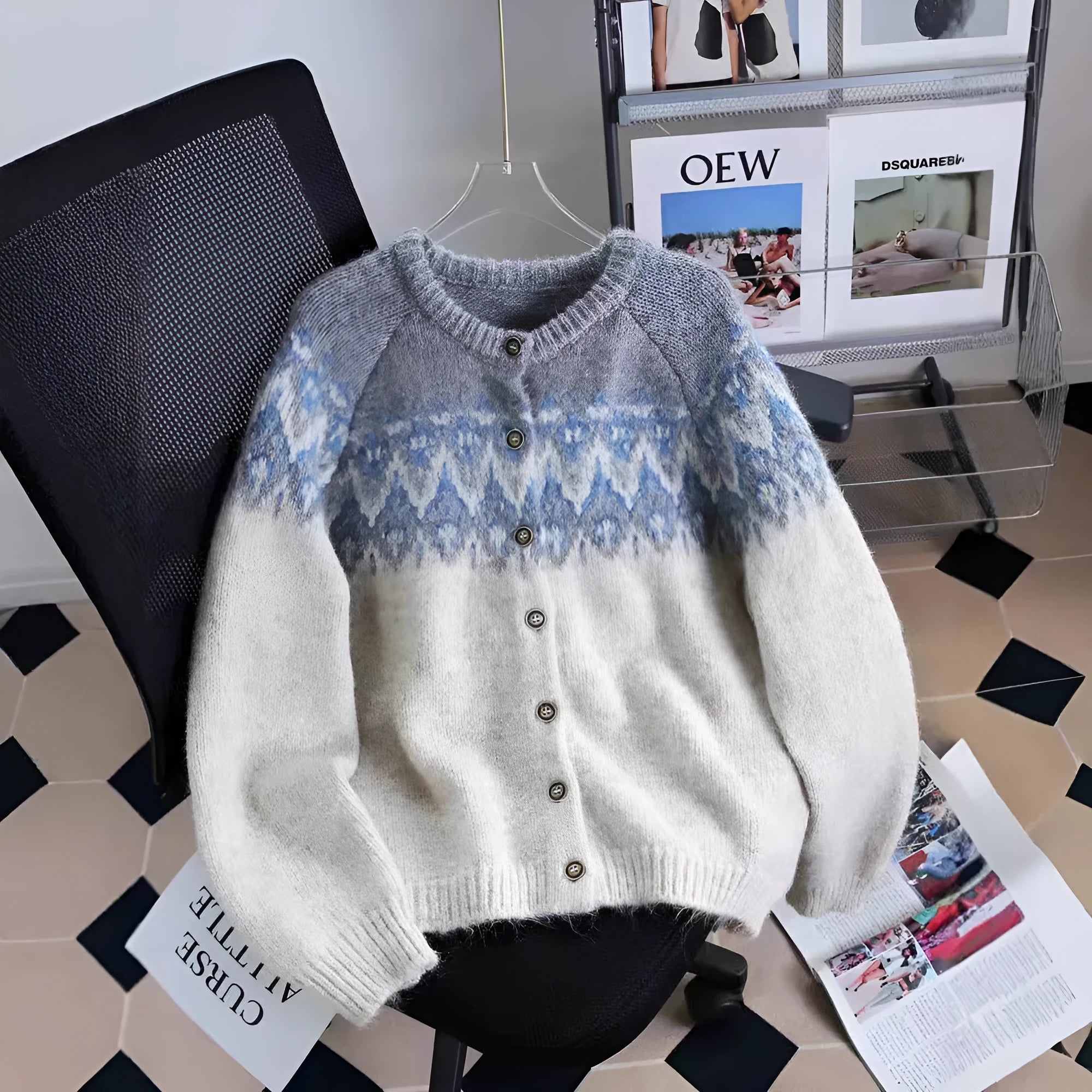 Women's jacquard pattern sweater coat with contrast colours in loose free size design