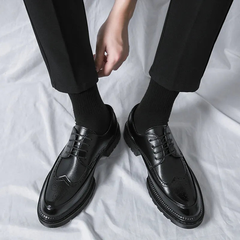 Men's Korean-style pointed leather shoes low-top PU upper rubber sole black colour available in sizes 38-46