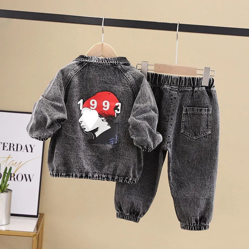 Boys wearing black denim two-piece suit set with long sleeves, Korean-style children's clothing