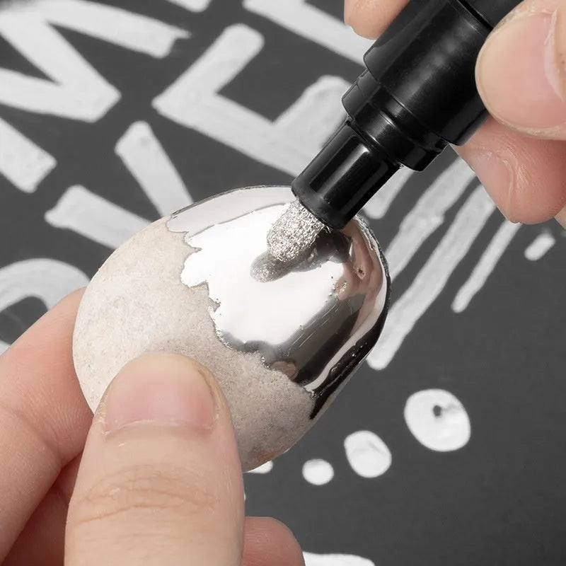 Waterproof marker pen for writing on glass and plastic surfaces in 1mm or 2mm line thickness