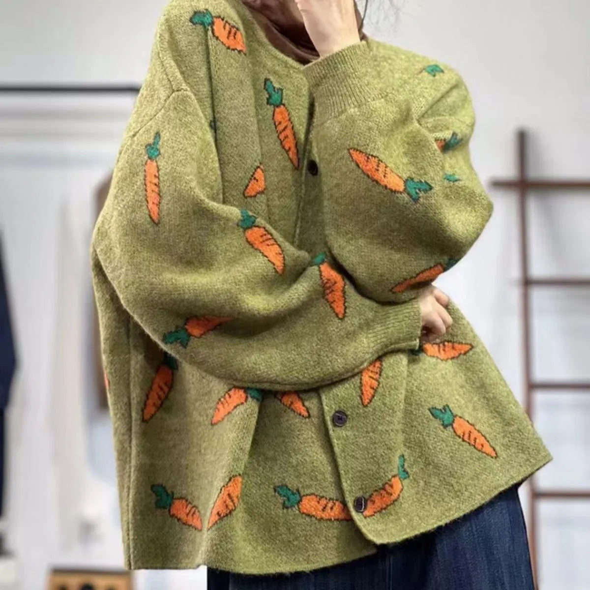 Women's loose fit Mori print cardigan sweater with round neck and regular sleeves