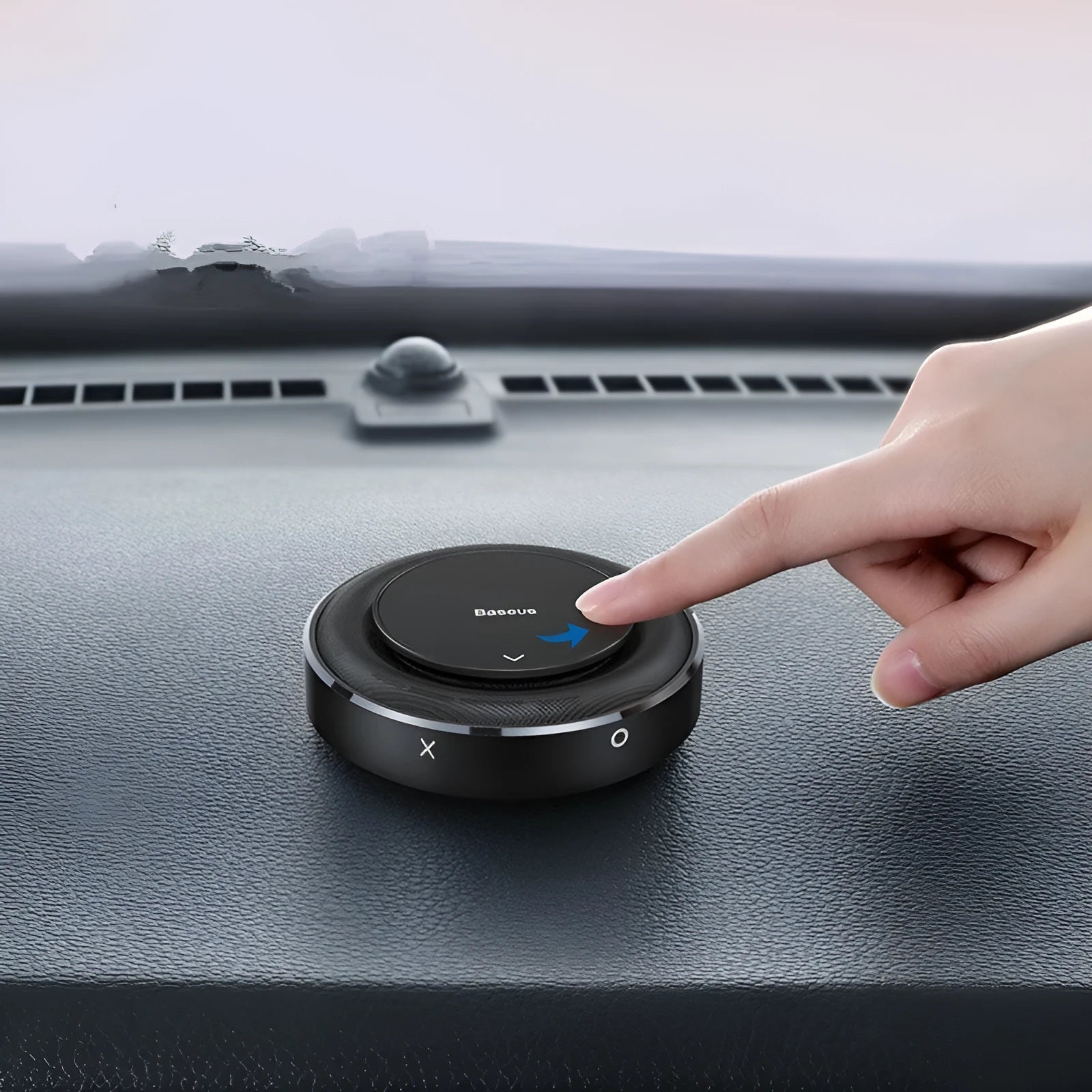 Aluminium alloy round car fragrance holder in black, red, and silver colour options with four scent tablets.