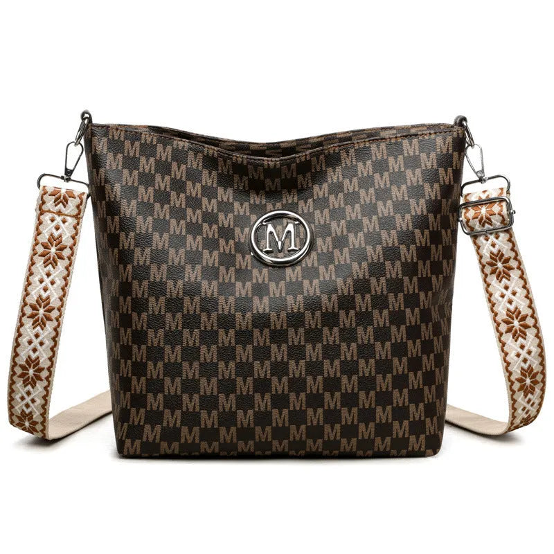 PU leather retro dumpling-shaped shoulder bag in black, brown and white colours with sandwich pocket design