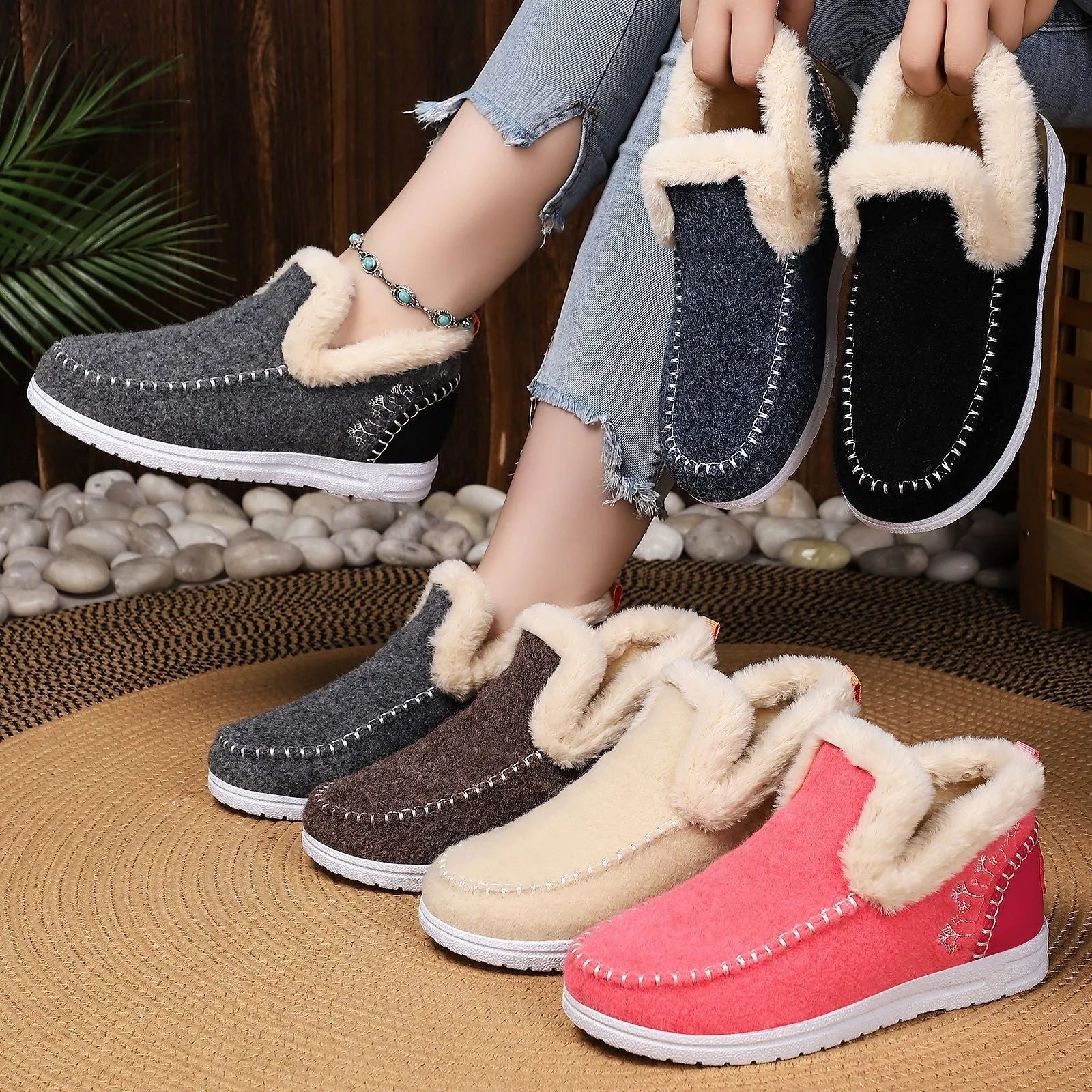 Cold-proof women's lightweight cotton boots in black with flat heel and round toe, PVC sole, oversleeve design