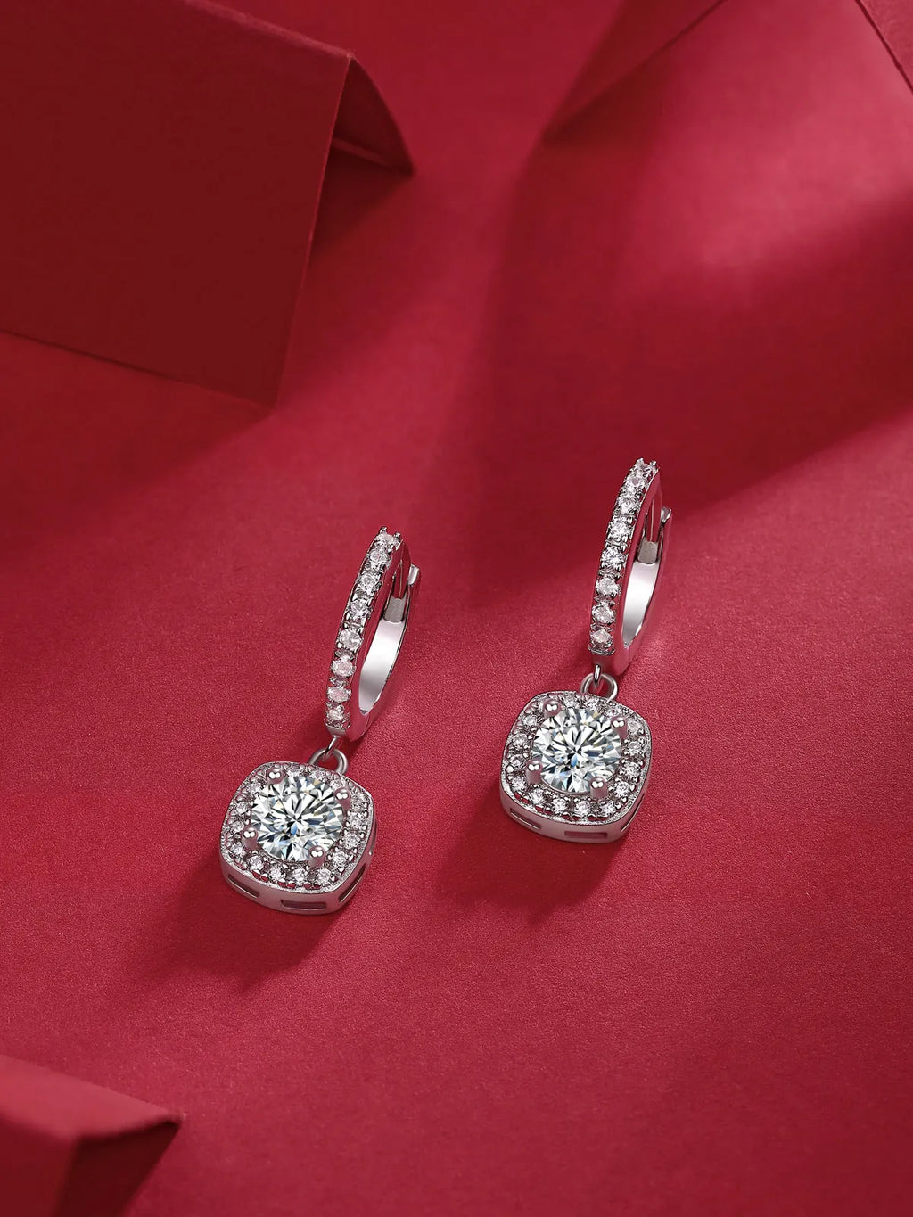 Pair of 0.5-carat moissanite stud earrings in S925 silver with platinum plating, 3g total, gift box and GRA certificate