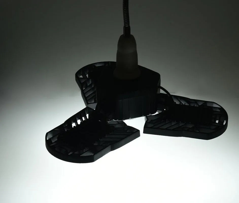 Deformable LED garage light with three adjustable heads, aluminium alloy housing, 60W 6000 lumens, IP65 waterproof