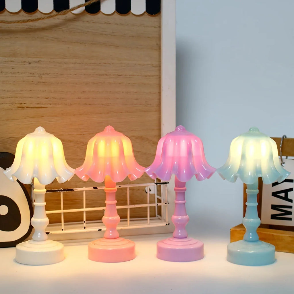 Geometric stereo cartoon table lamp with built-in battery, pleated shade in white
