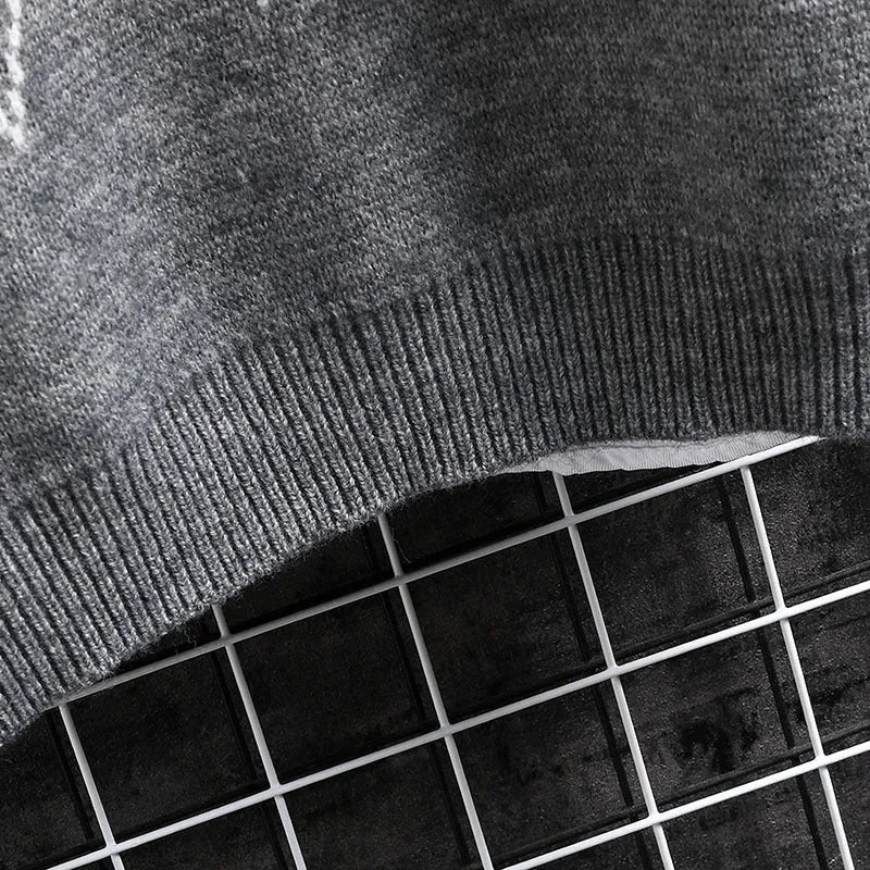 Men's loose geometric plaid sweater with round neck and long sleeves in a blend of acrylic, polyester, and nylon fibres