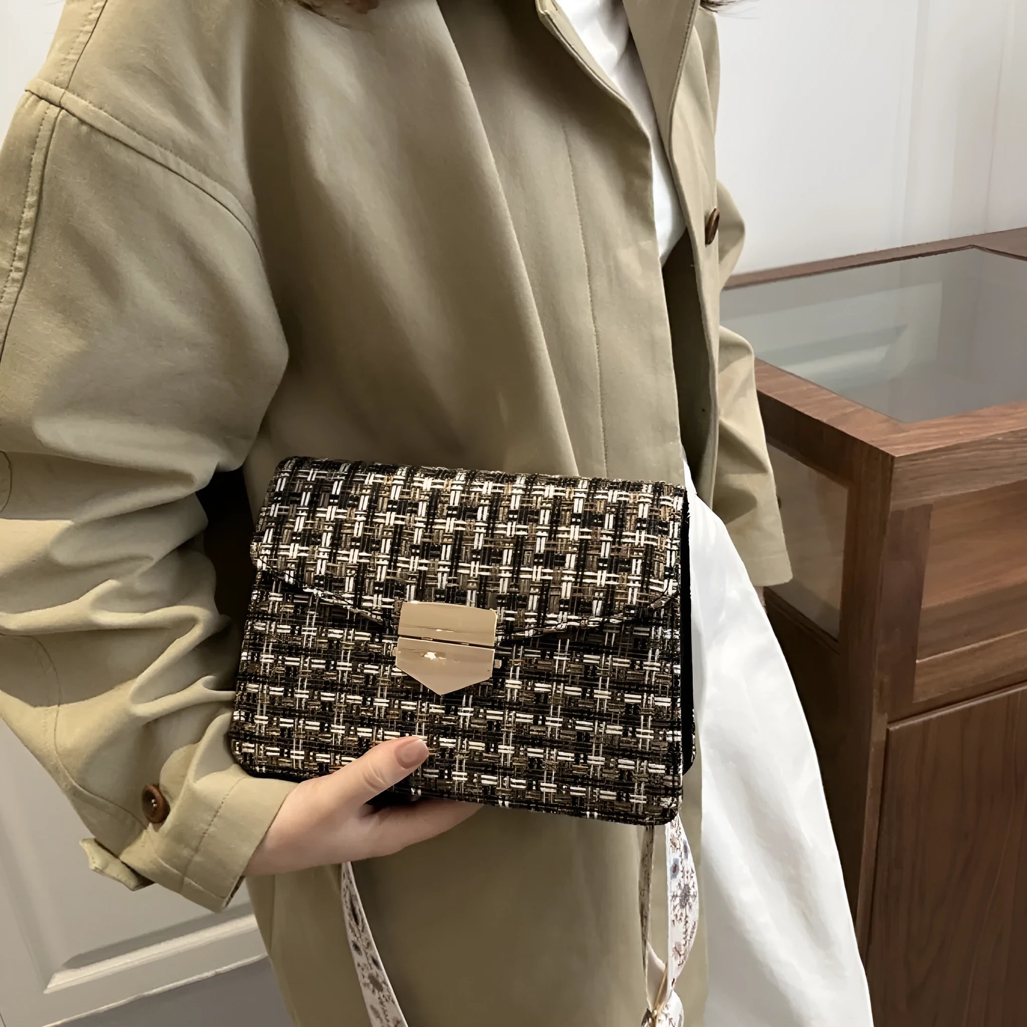 PU leather single shoulder bag horizontal square 23x16cm colour block grid pattern chain black