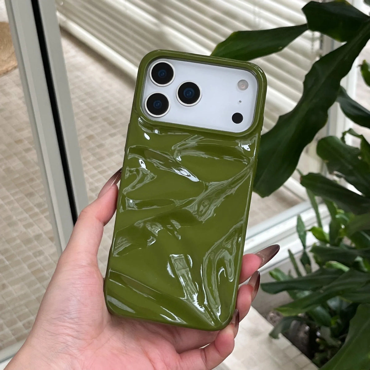 Three-dimensional pleated pattern TPU phone case in green for iPhone, anti-fall, anti-fingerprint, soft shell