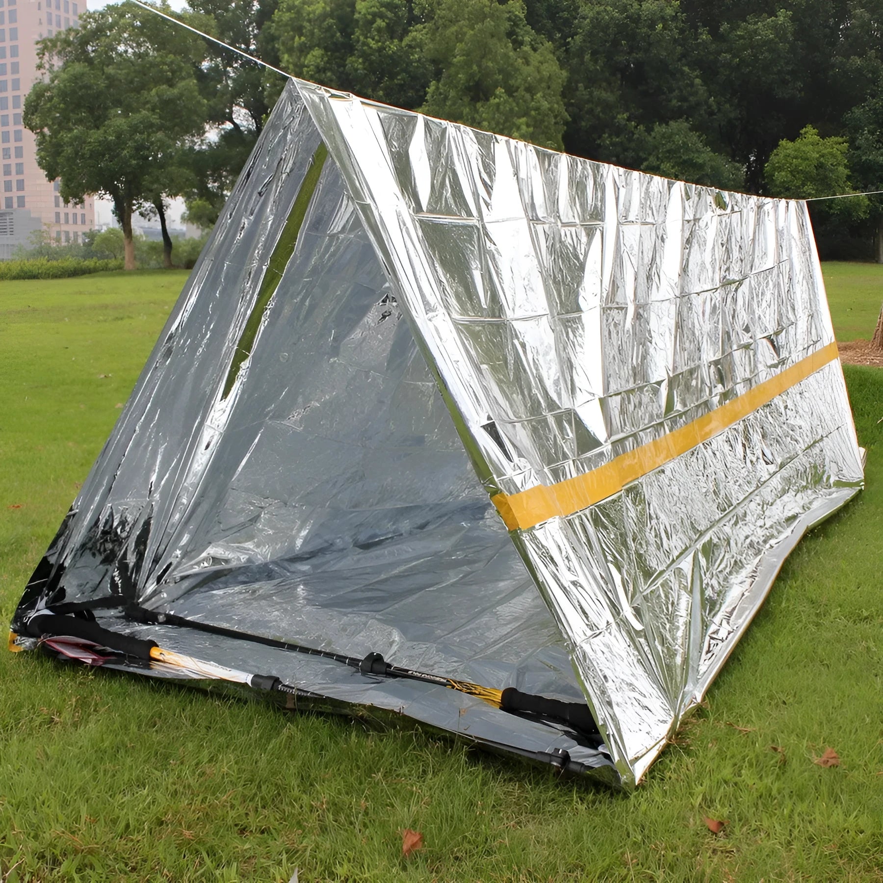Outdoor first aid tent PET aluminum film survival shelter with rope 2.4x1.5x0.9 metres