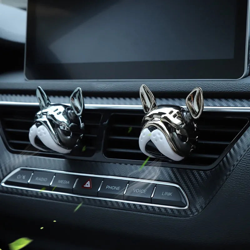 Four colour options of Gulong Ocean car vent aromatherapy ornament with two balm refills