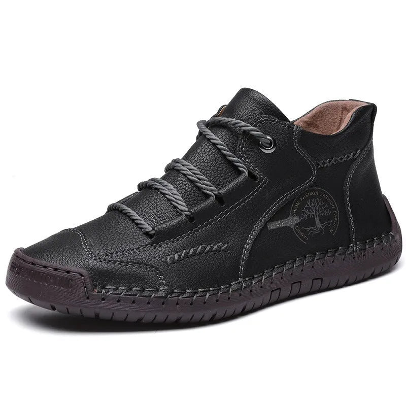 Men's leather boots with round toe and lace-up closure in army green colour