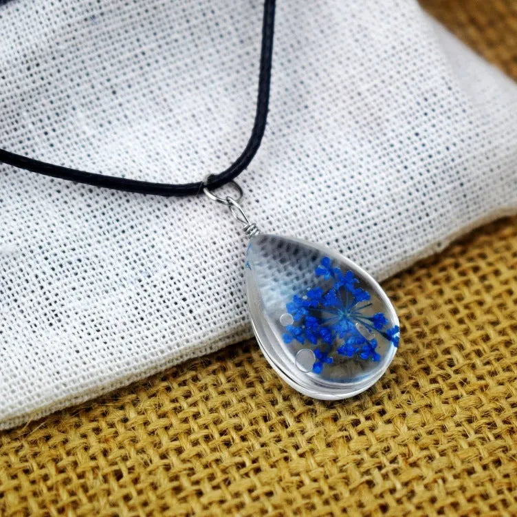 Dried flower starry necklace with embossed glass beads in peach blossom colour