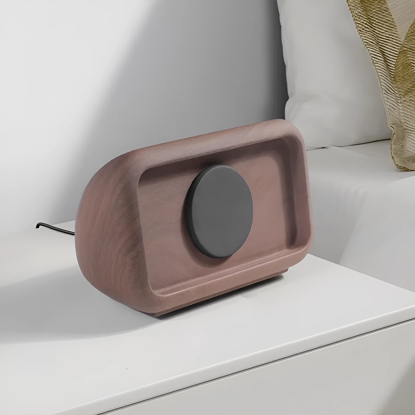 Magnetic wireless phone charging desktop base in 10.5cm plastic construction black colour