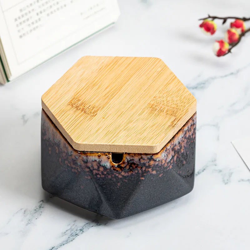 Ceramic ashtray with lid, Nordic style, available in colour A1, for desktop use