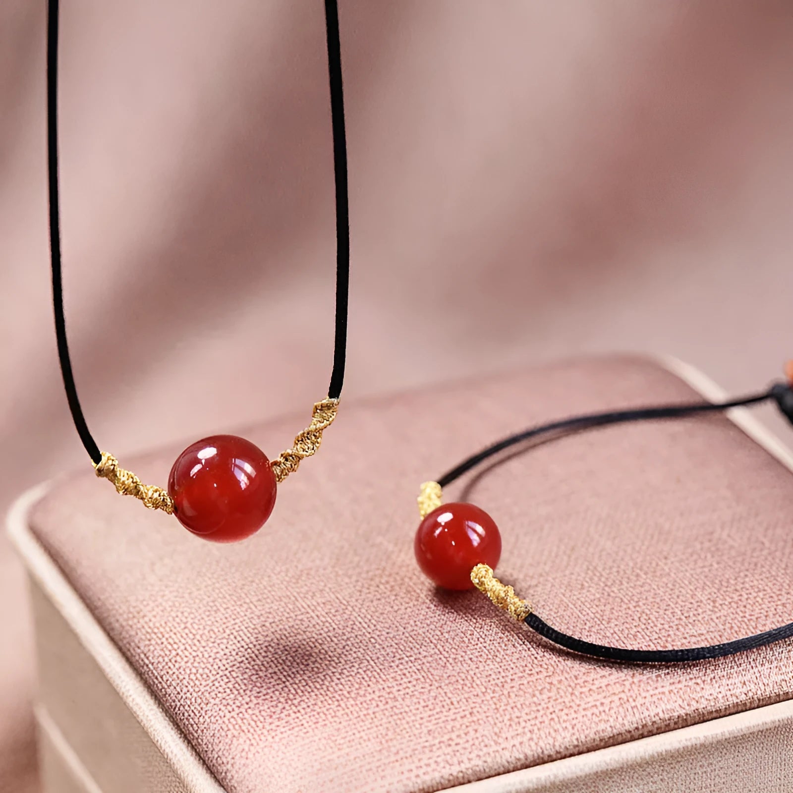 Hand-woven natural red agate bracelet and necklace set for women in a national style.