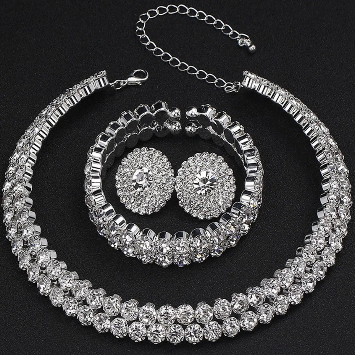 Women's rhinestone jewellery set with necklace bracelet and ear studs in gold or silver