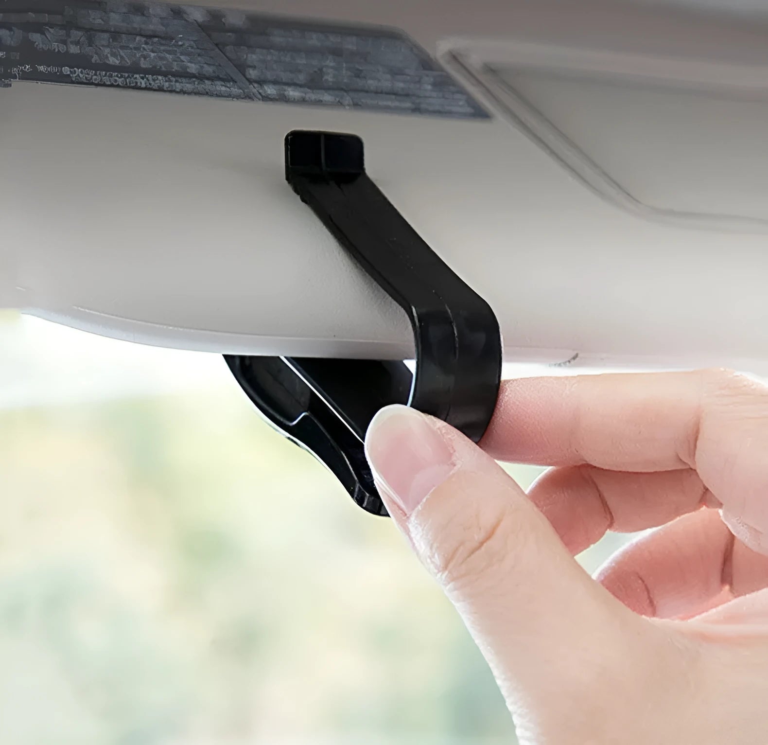 Black plastic car sunshade clip for glasses and cards measuring 6.5cm