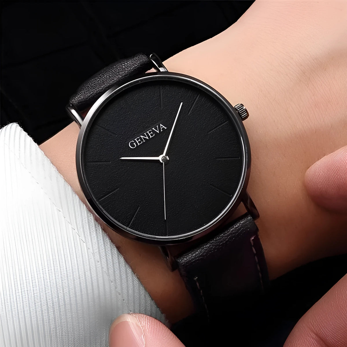 Men's quartz wristwatch 40mm gold-tone case with black leather-effect Geneva strap luxury brand watch