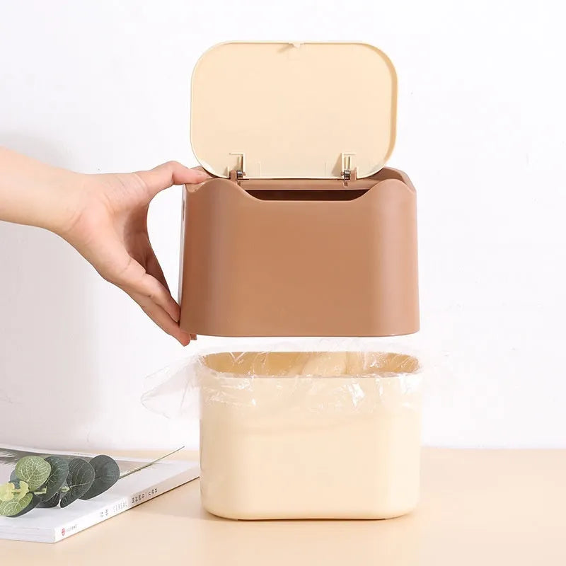 Fully enclosed PP plastic cat waste scoop pail with lid in khaki colour, 1.7 litre capacity, on white background