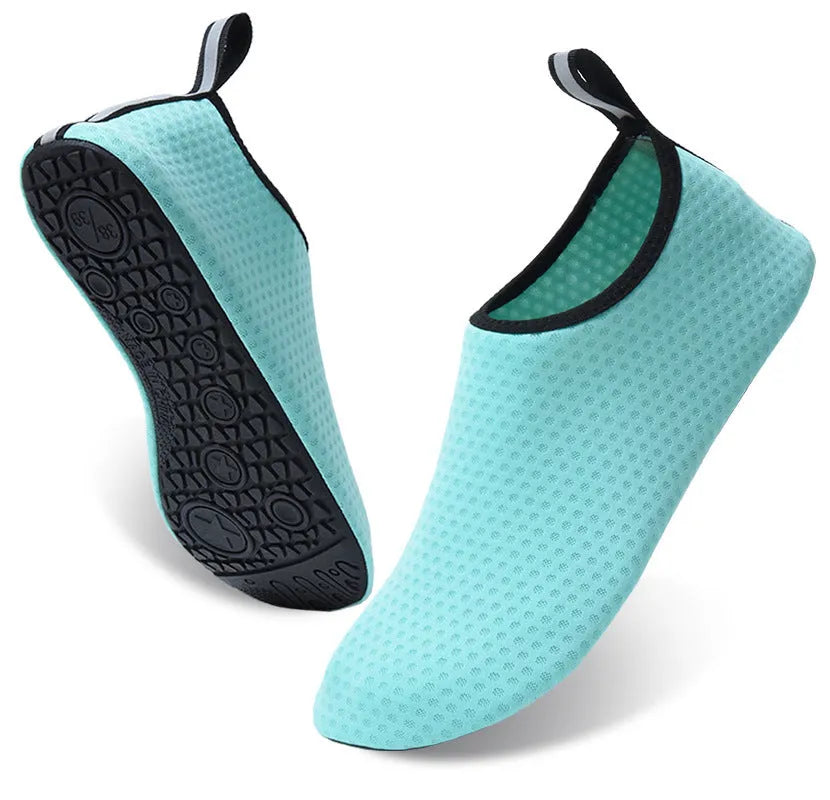 A pair of low-top casual beach shoes with a mesh upper and a textured TPR sole, shown in a Snowflake Mesh pattern.