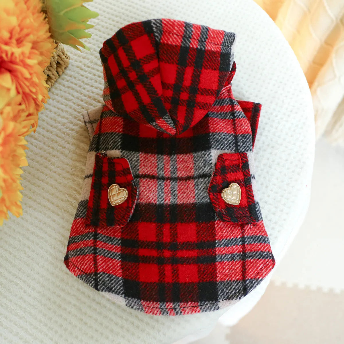 Red plaid dog trench coat shown alongside black houndstooth version, with size chart showing chest circumference measurements